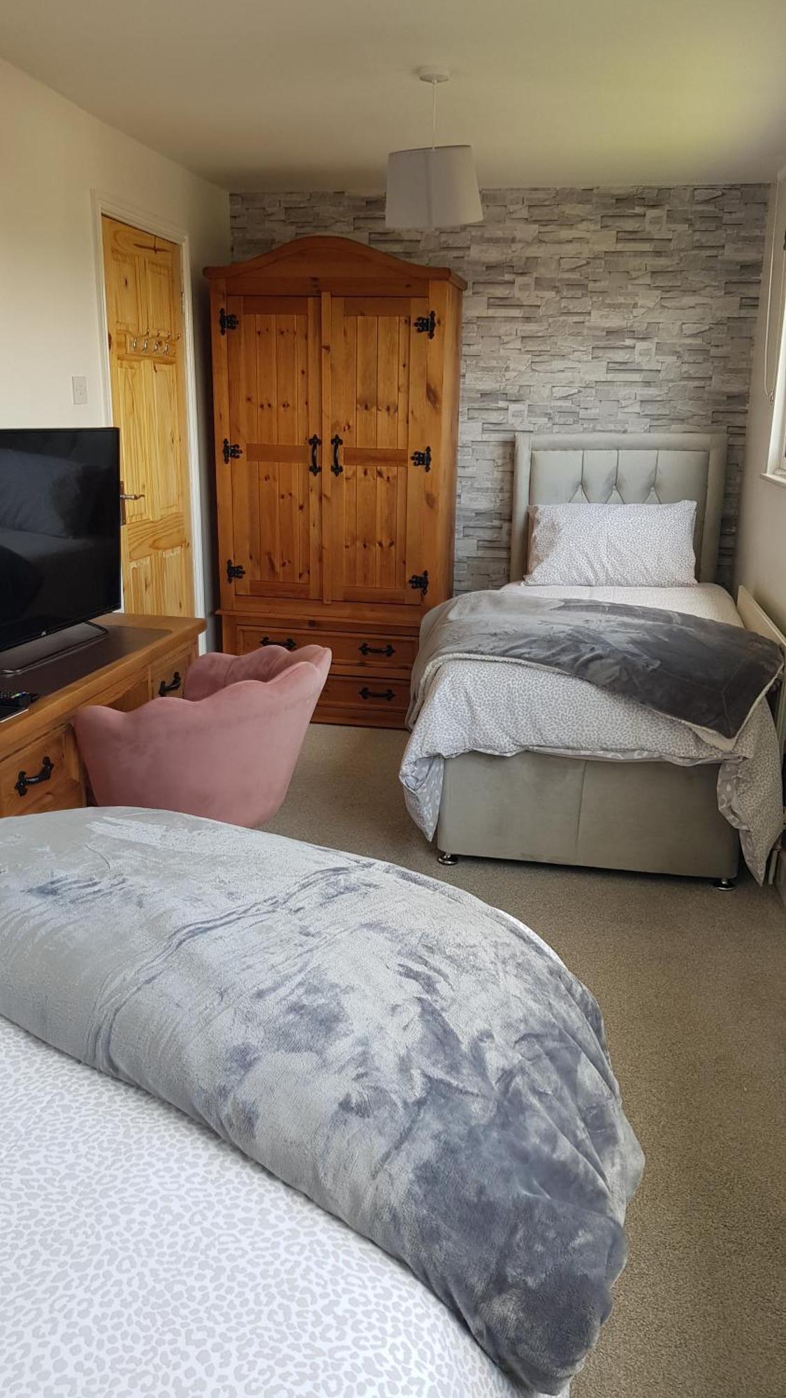 Comfortable Family In * Immingham