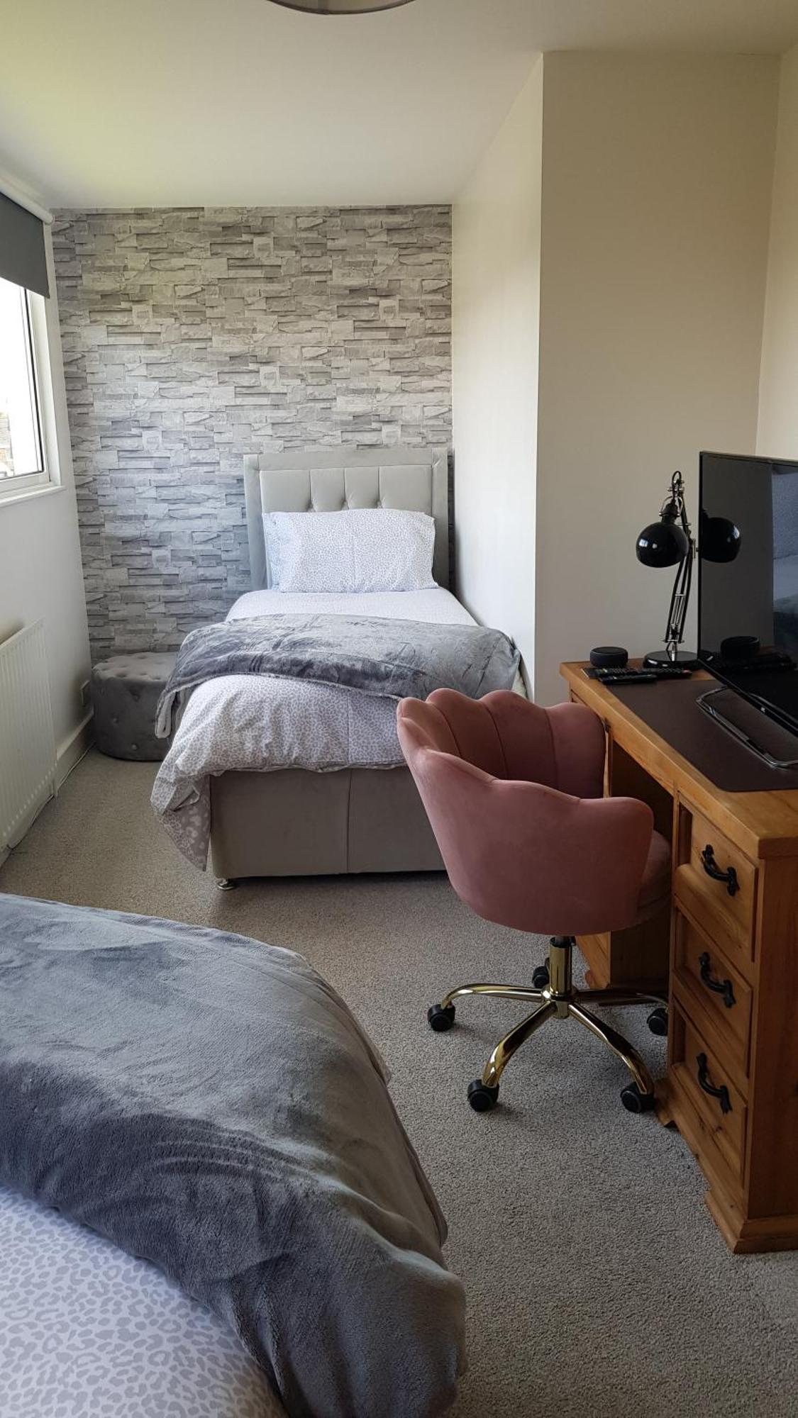 Comfortable Family In * Immingham